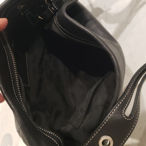 Coach 2006 Vintage Black Leather East West Legacy Tassel...